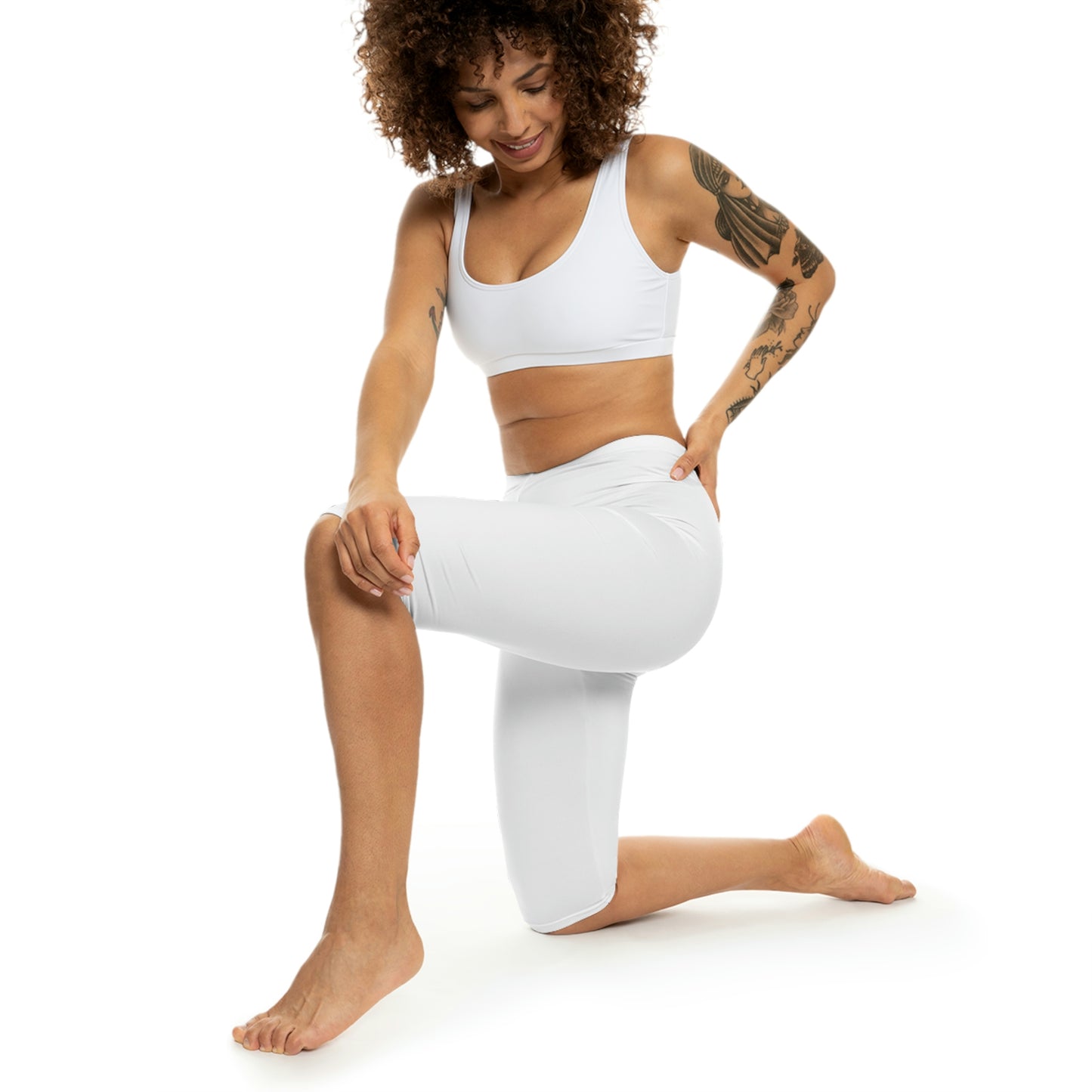 Chiller A Women’s White Capri Leggings (AOP)